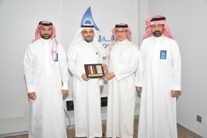 عبدالله بن علي يقدّم رؤى استراتيجية في تأسيس الأعمال وريادة المشاريع